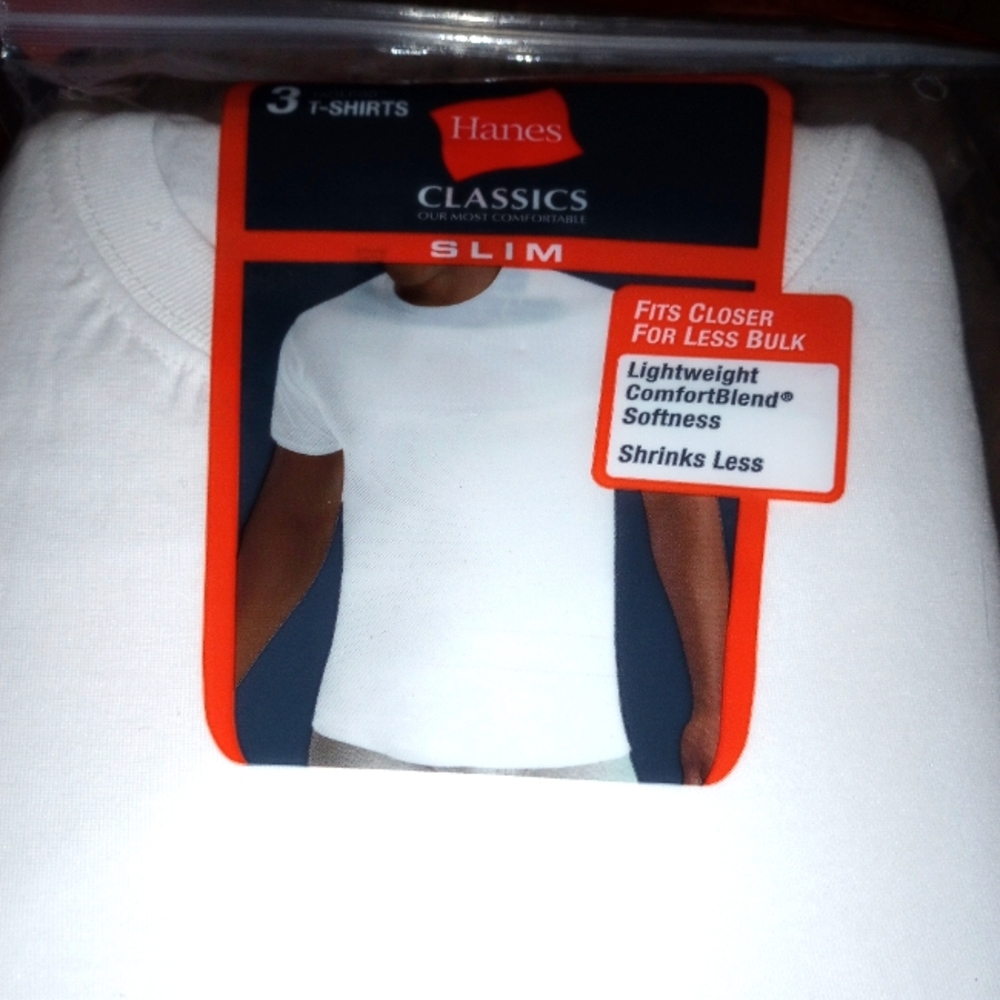 Hanes Classics Men`s Slim Fit Crewneck Undershirt Medium White